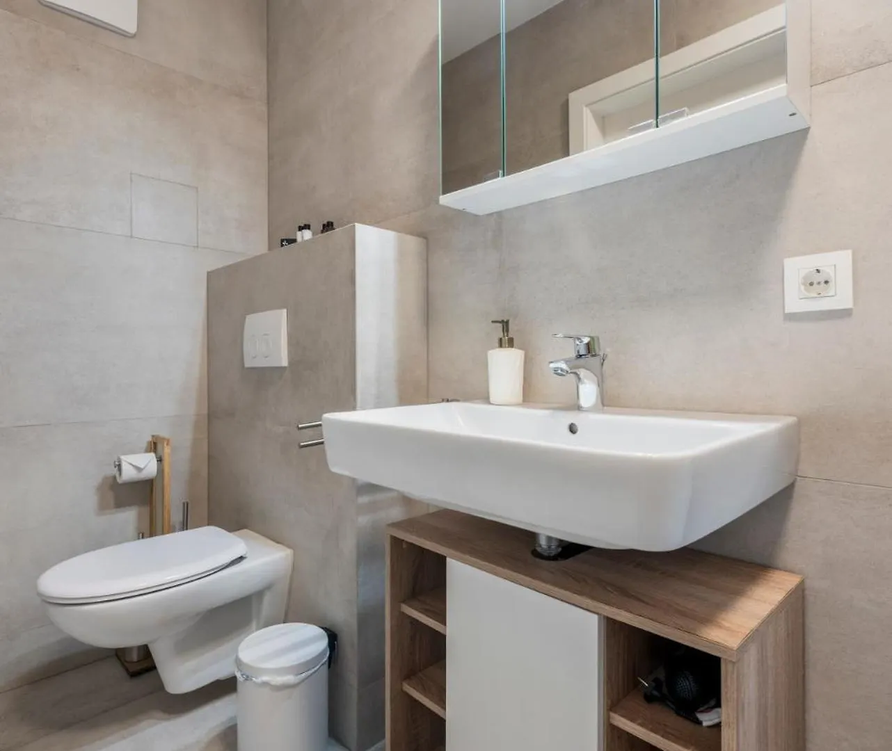 Modern Housing Apartments Vienna Aparthotel